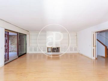 Villa en venta en Calle Pico Ocejón - Jardín