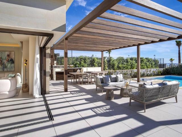 Exclusiva Villa / Chalet de 370 m2 en venta en Marbella, España
