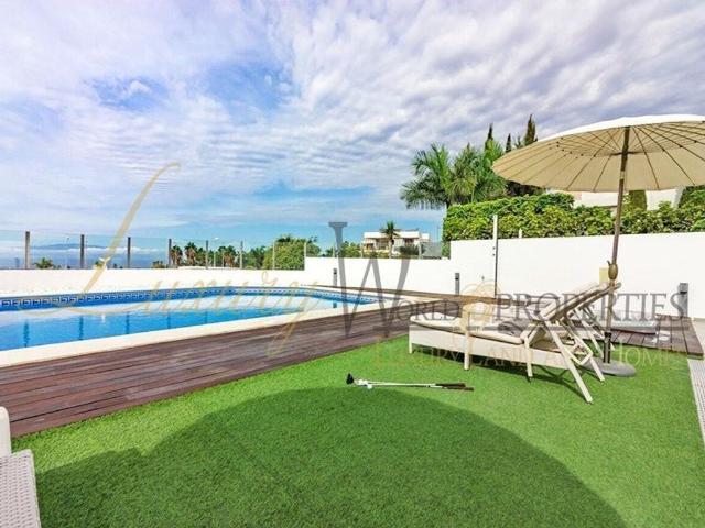 Exclusiva Villa / Chalet de 378 m2 en venta en Costa Adeje, España