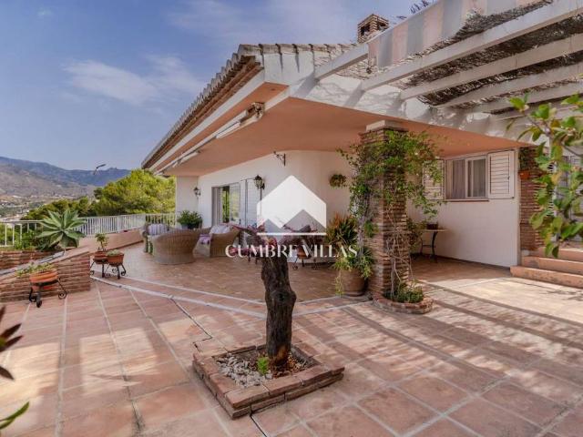 Villa / Chalet de 446 m2 en venta en La Herradura, España