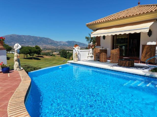 Exclusiva Villa / Chalet de 389 m2 en venta en Mijas Costa, Andalucía
