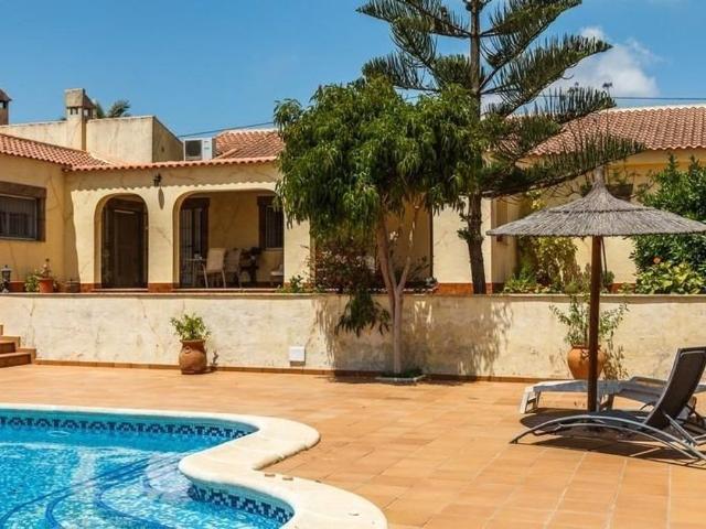 Exclusiva Villa / Chalet de 300 m2 en venta en Alicante, Comunidad Valenciana