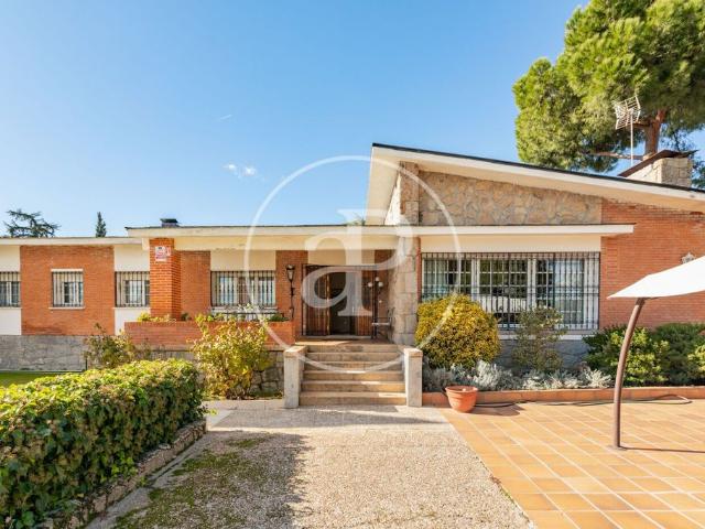 Exclusiva Villa / Chalet de 300 m2 en venta en Las Rozas de Madrid, España
