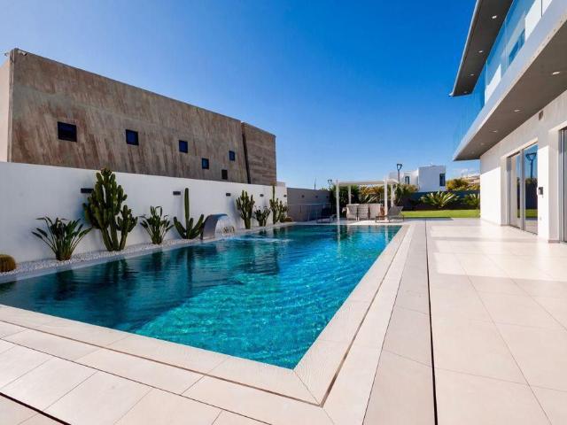 Exclusiva Villa / Chalet de 300 m2 en venta en Playa Paraiso, España