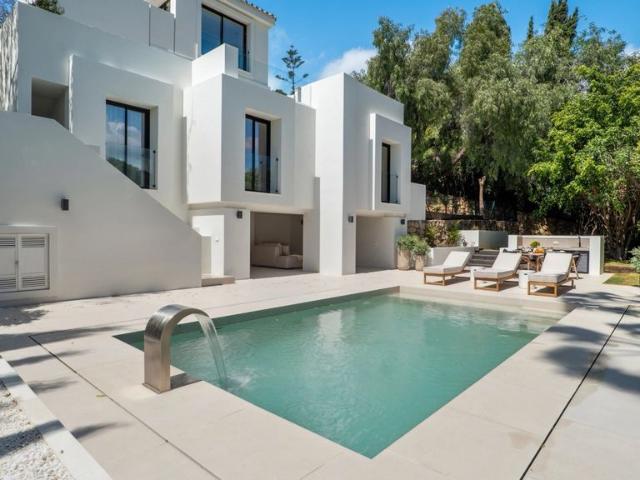 Exclusiva Villa / Chalet de 304 m2 en venta en Marbella, España