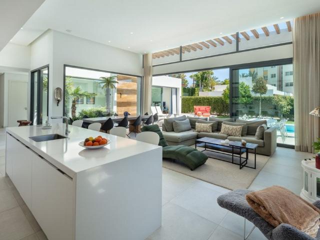 Exclusiva Villa / Chalet de 315 m2 en venta en Marbella, España