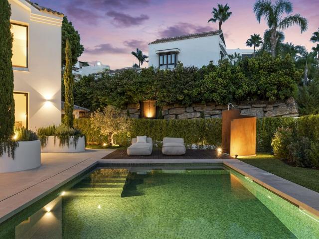 Exclusiva Villa / Chalet de 334 m2 en venta en Marbella, España