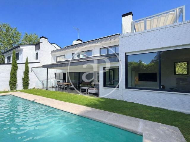 Exclusiva Villa / Chalet de 445 m2 en venta en Alcobendas, España