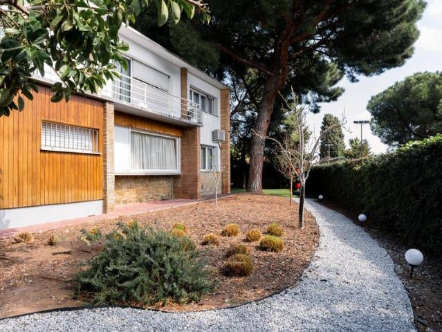 Exclusiva Villa / Chalet de 450 m2 en venta en Barcelona, España