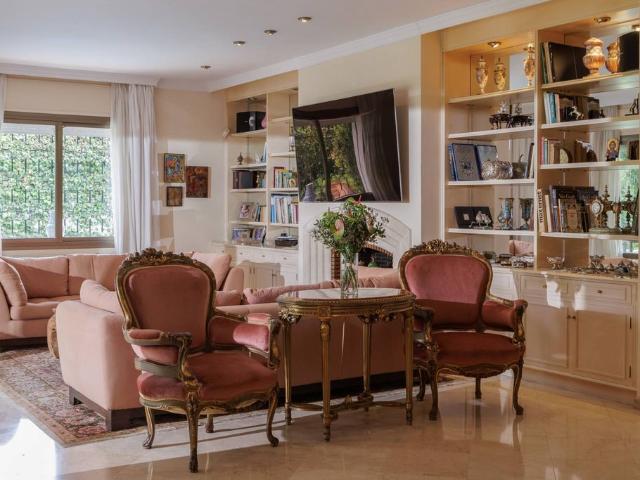 Exclusiva Villa / Chalet de 454 m2 en venta en Marbella, España