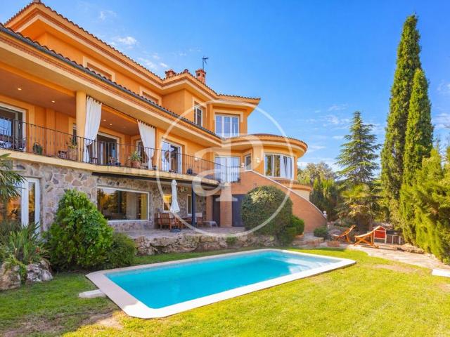 Exclusiva Villa / Chalet de 464 m2 en venta en Guadalix de la Sierra, España