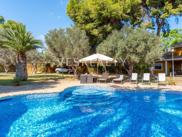 Exclusiva Villa / Chalet de 478 m2 en venta en Alicante, España