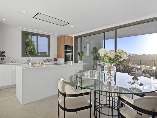 Exclusiva Villa / Chalet de 400 m2 en venta en Urbanización Marbella Este, España