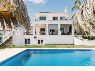 Exclusiva Villa / Chalet de 407 m2 en venta en Estepona, España