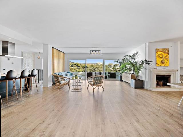 Exclusiva Villa / Chalet de 409 m2 en venta en Marbella, Andalucía