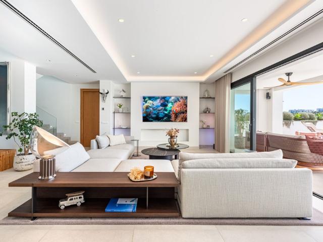 Exclusiva Villa / Chalet de 439 m2 en venta en Marbella, Andalucía