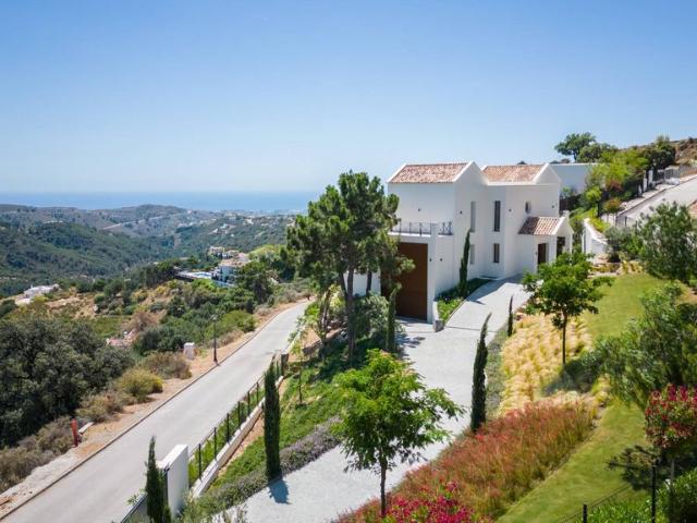 Exclusiva Villa / Chalet de 556 m2 en venta en Marbella, España