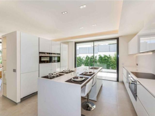 Exclusiva Villa / Chalet de 559 m2 en venta en Marbella, Andalucía