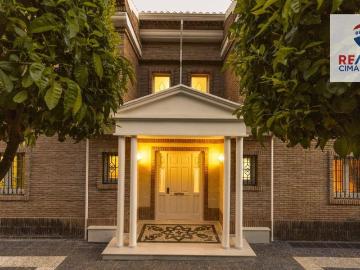 Exclusiva Villa / Chalet de 584 m2 en venta en Granada, Andalucía