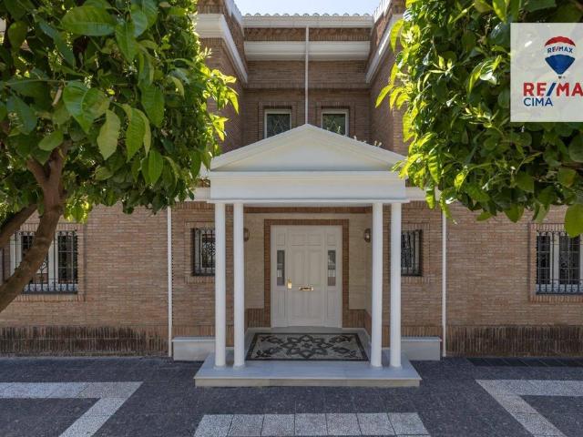 Exclusiva Villa / Chalet de 584 m2 en venta en Granada, Andalucía
