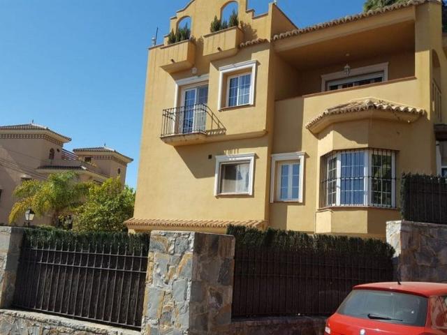 Exclusiva Villa / Chalet de 585 m2 en venta en Marbella, Andalucía