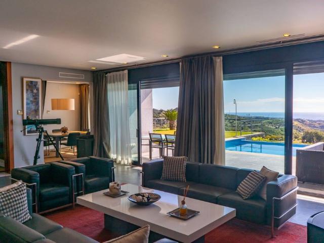 Exclusiva Villa / Chalet de 585 m2 en venta en Marbella, Andalucía