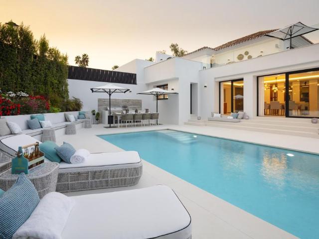 Exclusiva Villa / Chalet de 516 m2 en venta en Nueva Andalucia, España
