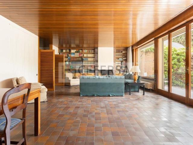Exclusiva Villa / Chalet de 523 m2 en venta en Barcelona, Cataluña