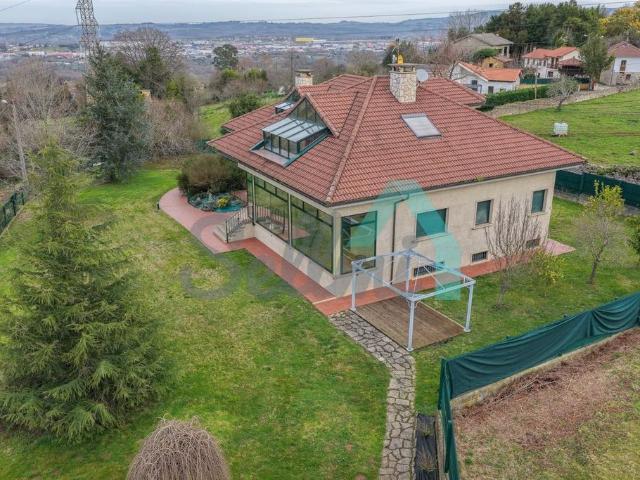 Exclusiva Villa / Chalet de 527 m2 en venta en Limanes, España