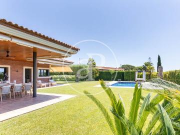 Villa en alquiler en Plaça Marconi - Jardín