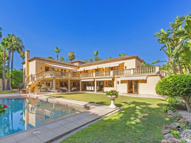 Exclusiva Villa / Chalet de 613 m2 en venta en Las Brisas, Marbella, Andalucía