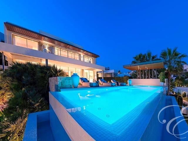 Exclusiva Villa / Chalet de 628 m2 en venta en Benahavís, Andalucía