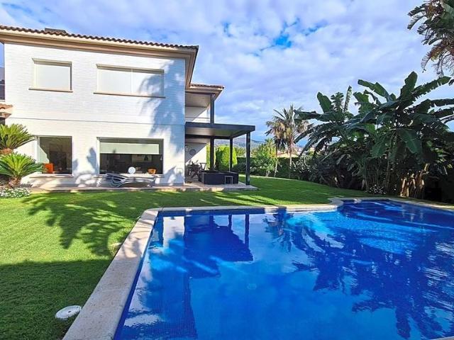 Exclusiva Villa / Chalet de 629 m2 en venta en Alella, Cataluña
