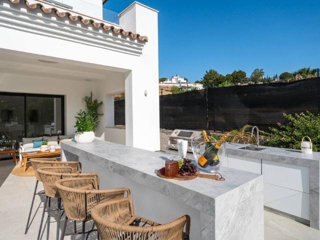 Exclusiva Villa / Chalet de 638 m2 en venta en Marbella, España
