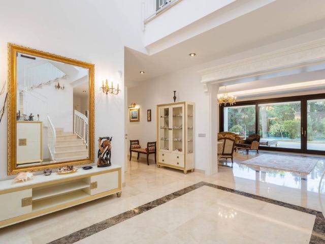 Exclusiva Villa / Chalet de 761 m2 en venta en Estepona, España