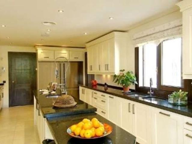 Exclusiva Villa / Chalet de 725 m2 en venta en Marbella, España
