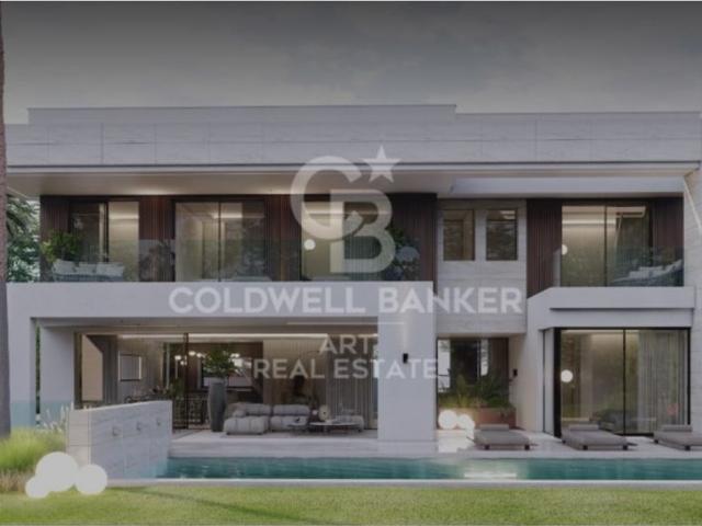 Exclusiva Villa / Chalet de 813 m2 en venta en Marbella, España