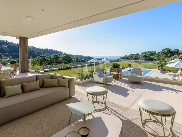 Exclusiva Villa / Chalet de 974 m2 en venta en Benahavís, España
