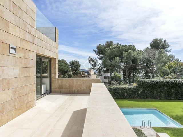 Exclusiva Villa / Chalet de 900 m2 en venta en Barcelona, Cataluña