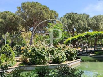 Exclusiva Villa / Chalet de 906 m2 en venta en Barcelona, España