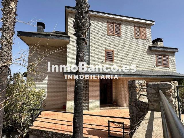 Exclusiva Villa / Chalet en alquiler Chiva, Comunidad Valenciana