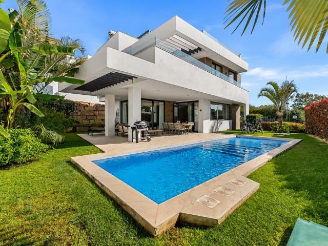 Villa / Chalet de 255 m2 en alquiler en Estepona, Andalucía