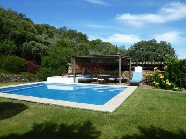 Exclusiva Villa / Chalet en venta Madroñera, España