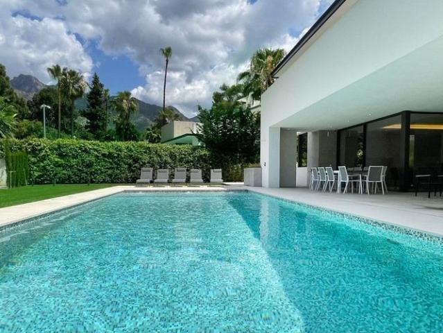 Exclusiva Villa / Chalet en venta Marbella, España