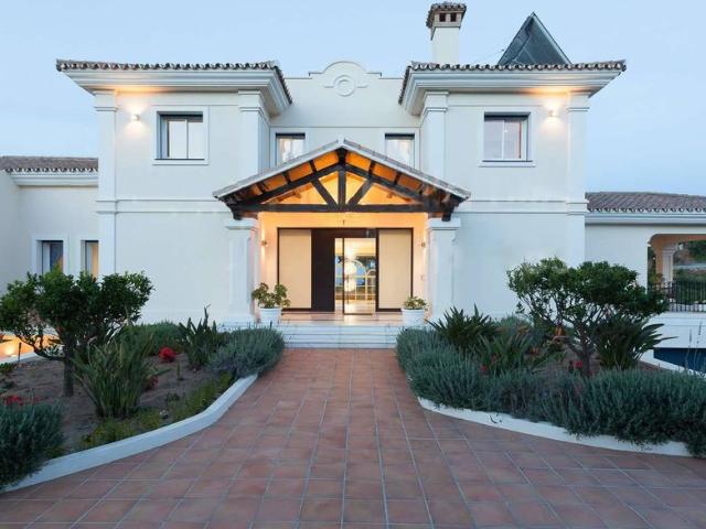 Exclusiva Villa / Chalet en venta Marbella, España