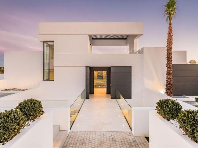Exclusiva Villa / Chalet en venta Marbella, España