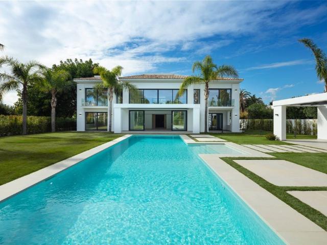 Exclusiva Villa / Chalet en venta Marbella, España