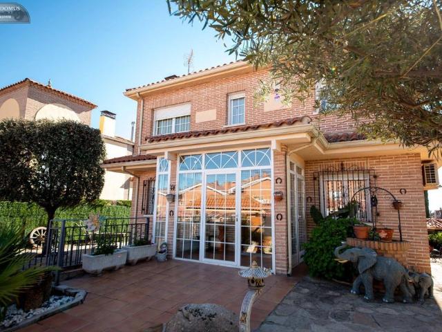 Exclusiva Villa / Chalet en venta Móstoles, España