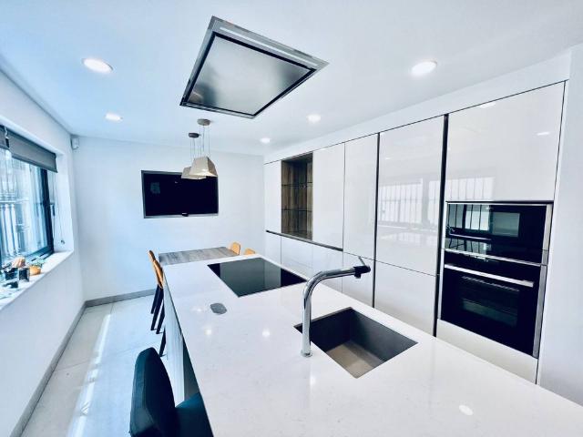 Exclusiva Villa / Chalet en venta Nueva Andalucia, Andalucía