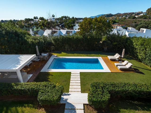 Exclusiva Villa / Chalet en venta Nueva Andalucia, España